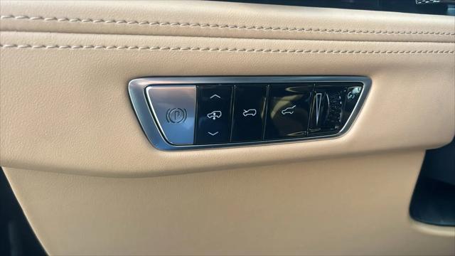 2025 Cadillac Escalade Luxury 2