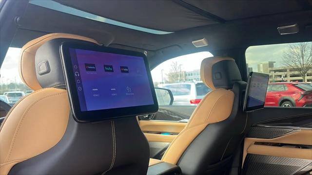 2025 Cadillac Escalade Luxury 2