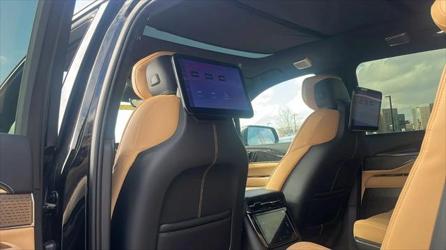 2025 Cadillac Escalade Luxury 2
