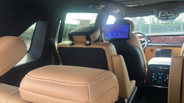2025 Cadillac Escalade Luxury 2
