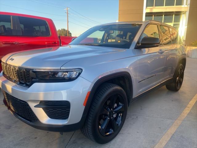 2023 Jeep Grand Cherokee Altitude 4x2