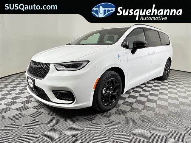 2025 Chrysler Pacifica Hybrid PACIFICA PLUG-IN HYBRID S APPEARANCE