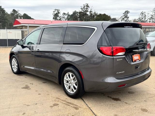 2022 Chrysler Voyager LX