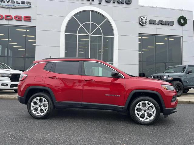 2025 Jeep Compass COMPASS LATITUDE 4X4