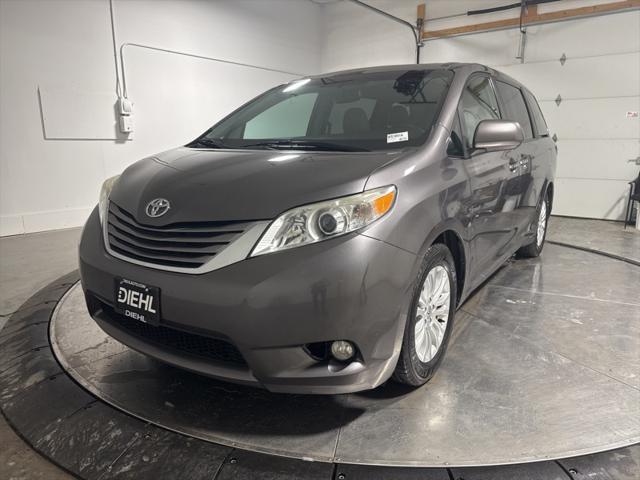 2015 Toyota Sienna XLE 8 Passenger