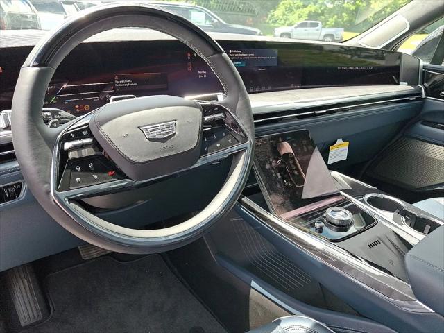 2025 Cadillac Escalade Luxury 2