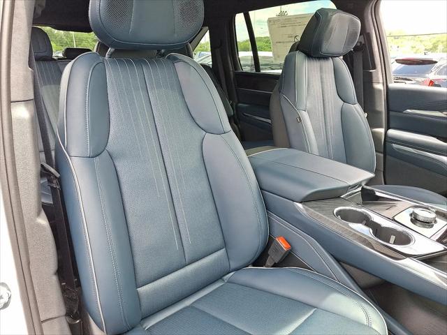 2025 Cadillac Escalade Luxury 2