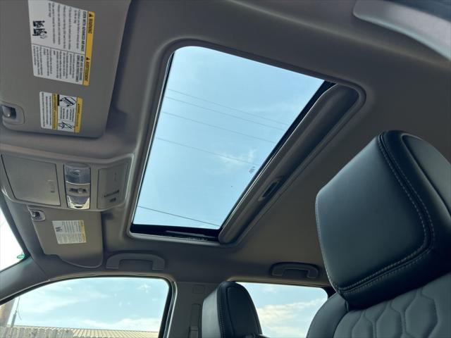 2025 Nissan Frontier Crew Cab Long Bed SL 4x2