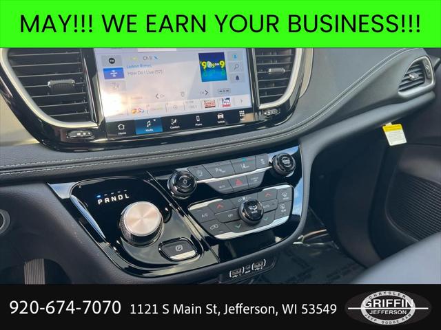 2025 Chrysler Pacifica Select