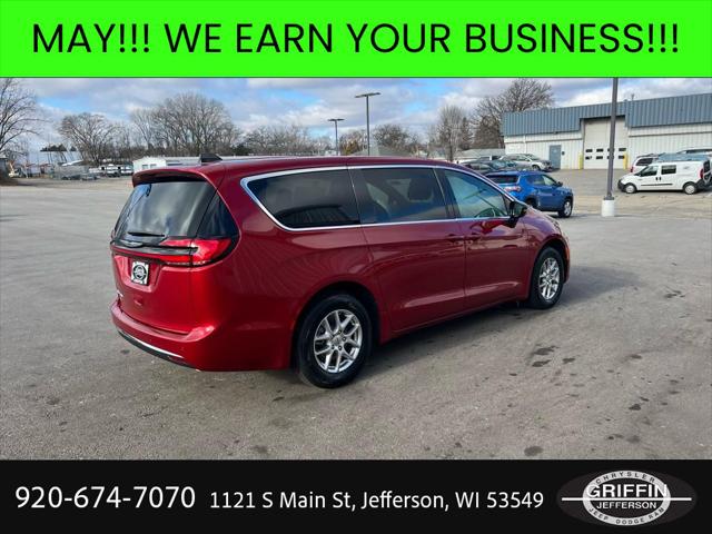 2025 Chrysler Pacifica Select
