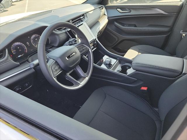 2025 Jeep Grand Cherokee GRAND CHEROKEE LAREDO X 4X2