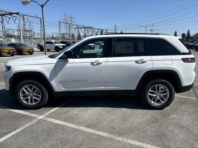 2025 Jeep Grand Cherokee GRAND CHEROKEE LAREDO X 4X4