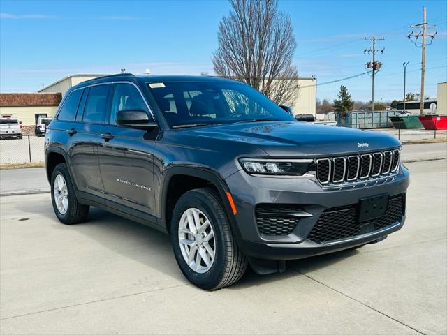 2025 Jeep Grand Cherokee GRAND CHEROKEE LAREDO X 4X4