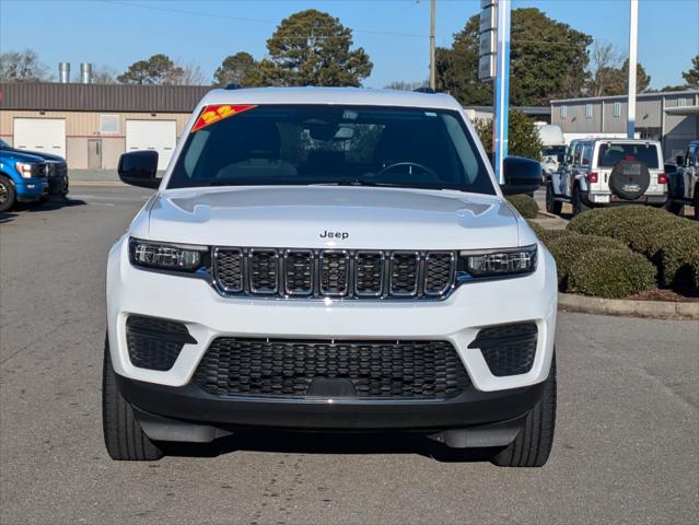 2022 Jeep Grand Cherokee Laredo 4x2