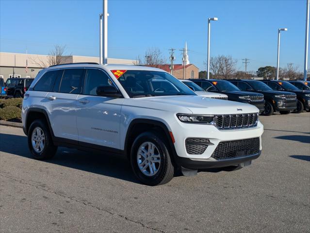 2022 Jeep Grand Cherokee Laredo 4x2