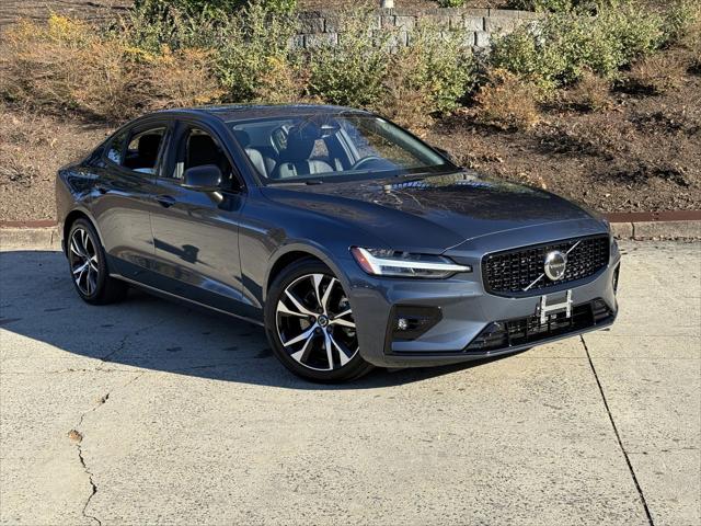 2024 Volvo S60 B5 Plus Dark Theme