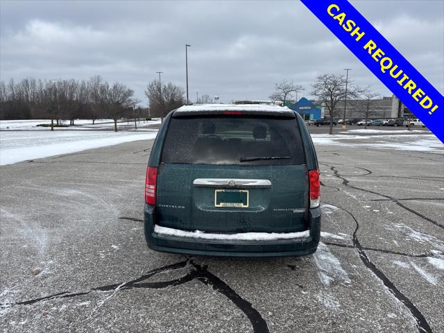 Used 2009 Chrysler Town & Country For Sale in Waterford Twp, MI