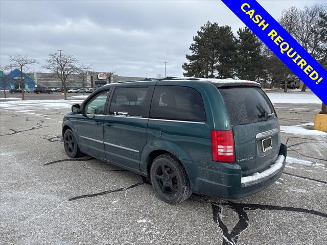 Used 2009 Chrysler Town & Country For Sale in Waterford Twp, MI