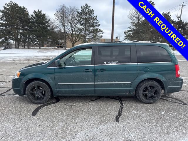 Used 2009 Chrysler Town & Country For Sale in Waterford Twp, MI