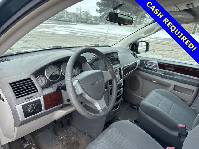 Used 2009 Chrysler Town & Country For Sale in Waterford Twp, MI