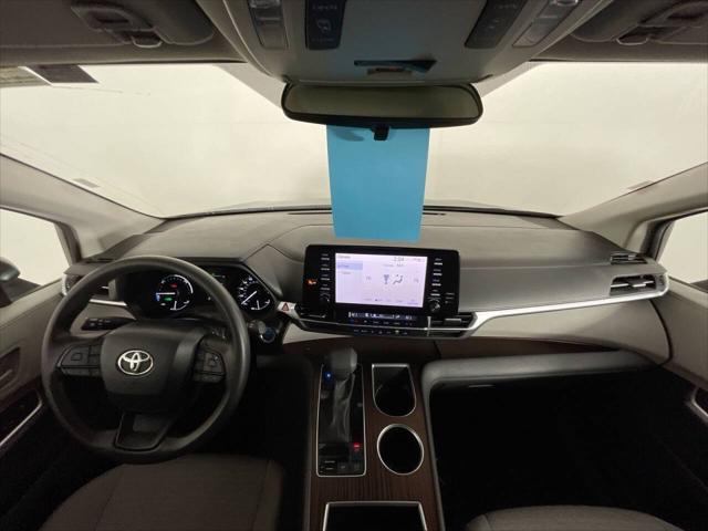2023 Toyota Sienna LE