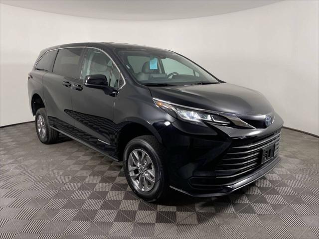 2023 Toyota Sienna LE