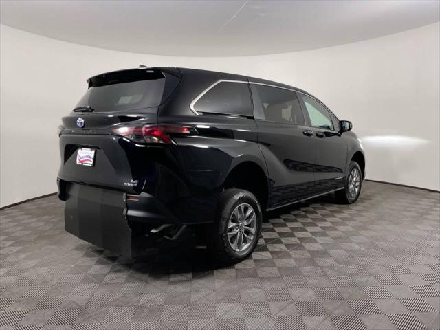 2023 Toyota Sienna LE