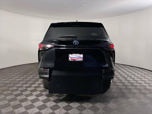 2023 Toyota Sienna LE