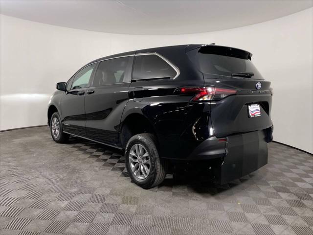 2023 Toyota Sienna LE