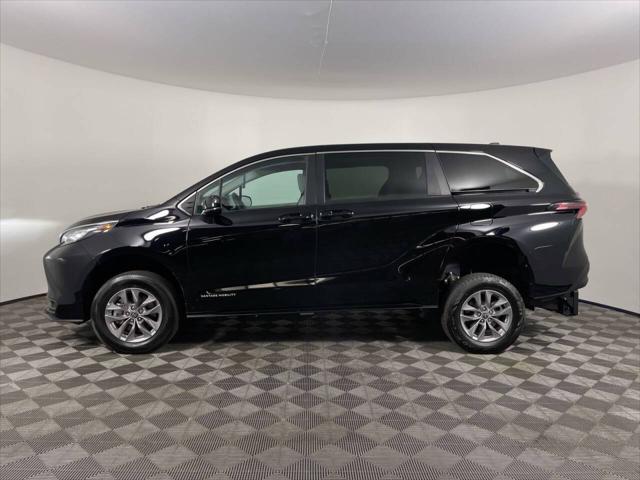 2023 Toyota Sienna LE