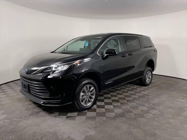 2023 Toyota Sienna LE