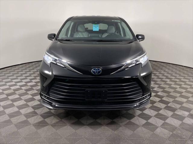 2023 Toyota Sienna LE