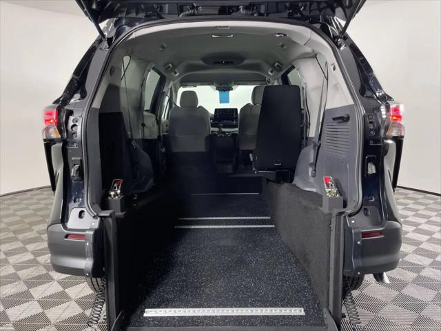 2023 Toyota Sienna LE