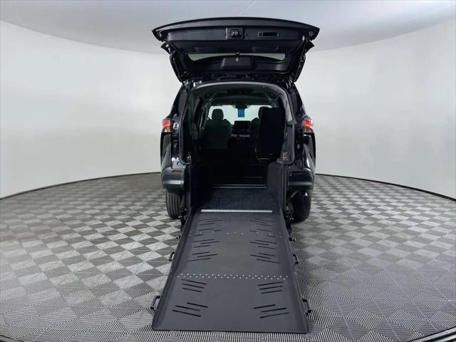 2023 Toyota Sienna LE