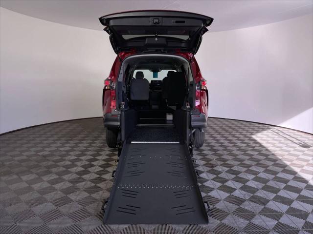 2023 Toyota Sienna LE