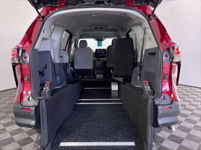 2023 Toyota Sienna LE