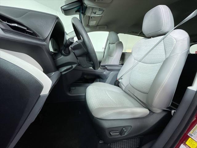 2023 Toyota Sienna LE