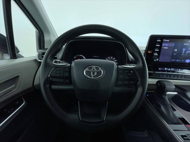 2023 Toyota Sienna LE