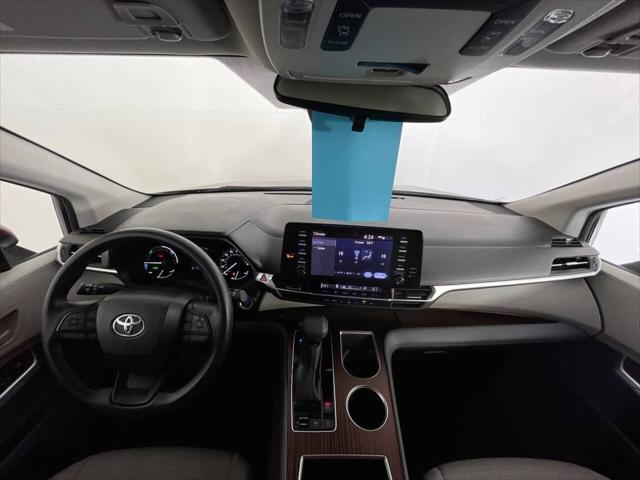 2023 Toyota Sienna LE