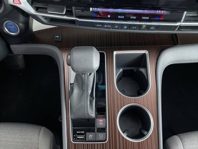 2023 Toyota Sienna LE
