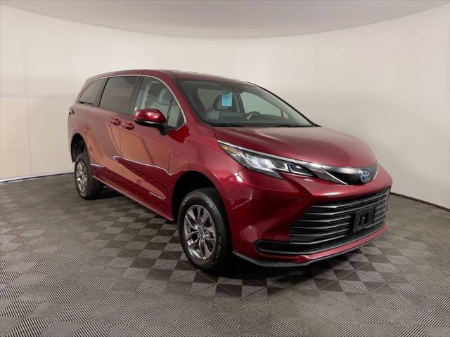 2023 Toyota Sienna LE