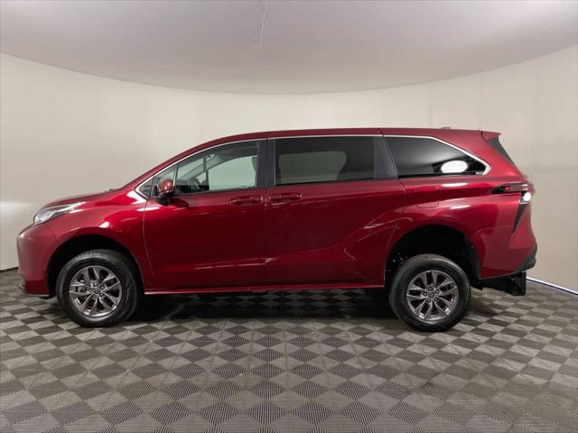 2023 Toyota Sienna LE