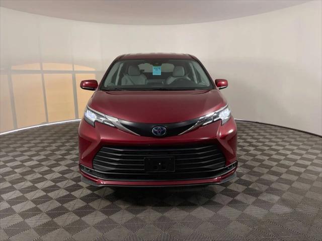 2023 Toyota Sienna LE