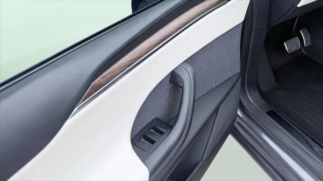 2022 Tesla Model X Dual Motor All-Wheel Drive