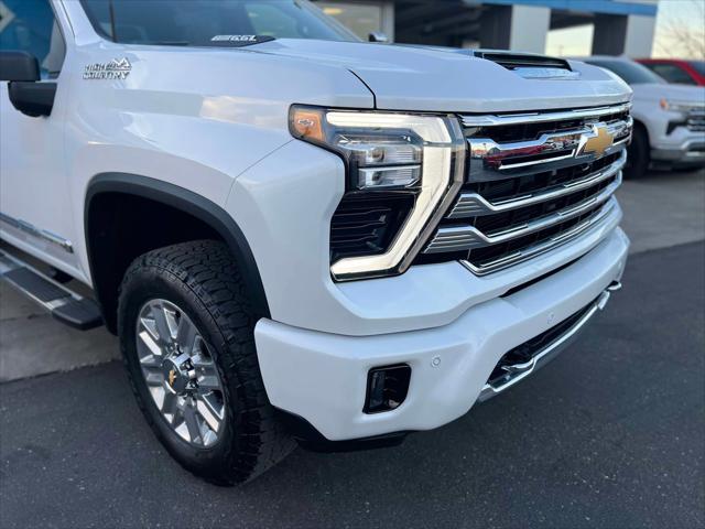 2025 Chevrolet Silverado 2500HD 4WD Crew Cab Standard Bed High Country