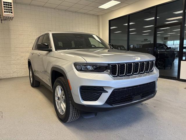 2025 Jeep Grand Cherokee GRAND CHEROKEE LAREDO X 4X4