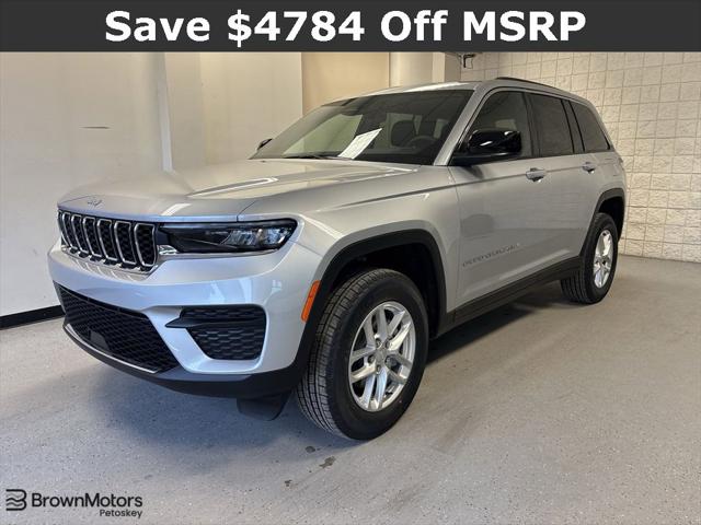 2025 Jeep Grand Cherokee GRAND CHEROKEE LAREDO X 4X4