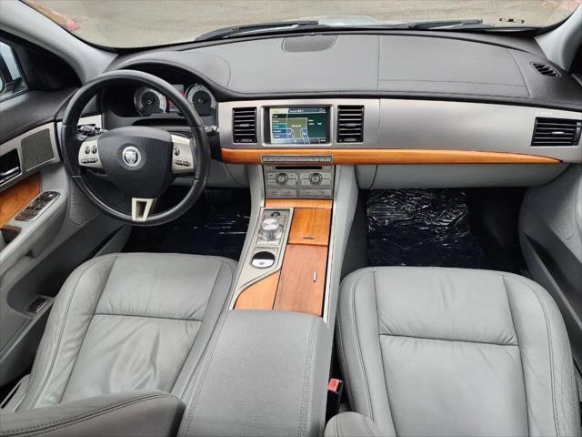 2010 Jaguar XF Luxury