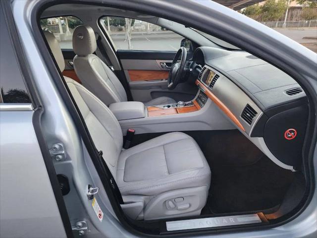 2010 Jaguar XF Luxury