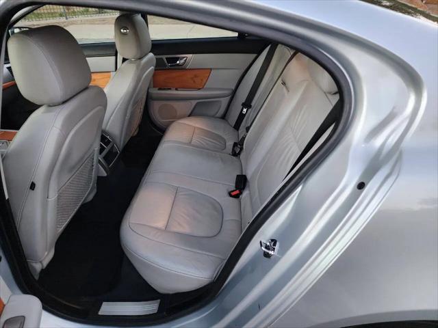 2010 Jaguar XF Luxury